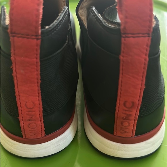 Vionic Cameo Sneaker - Picture 3 of 5